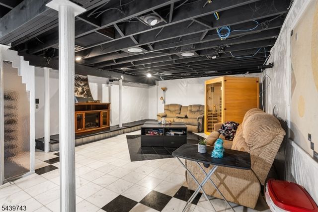 88 Tall Oaks Dr, East Brunswick Twp., NJ 08816