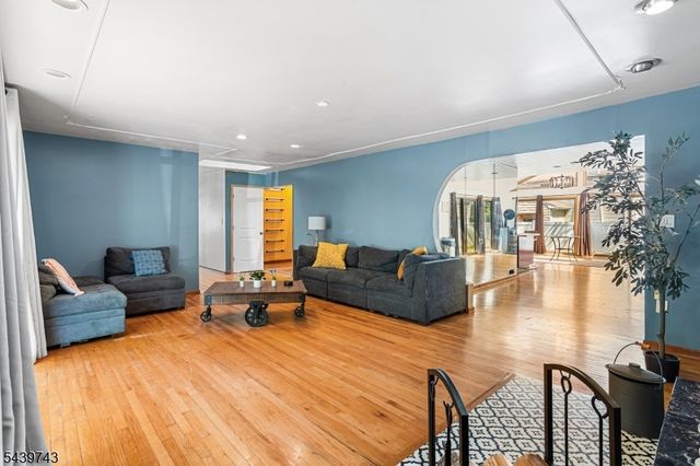 88 Tall Oaks Dr, East Brunswick Twp., NJ 08816
