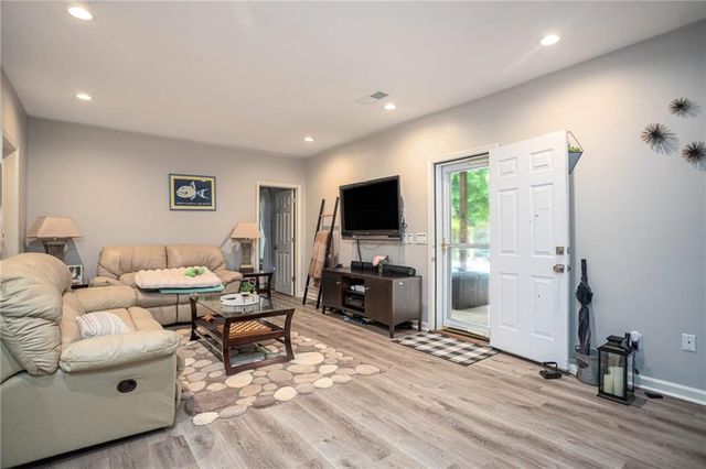 5060 Magnolia Walk, Roswell, GA 30075