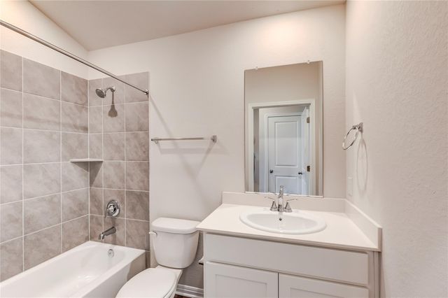4905 Hazelnut LN, Del Valle, TX 78617