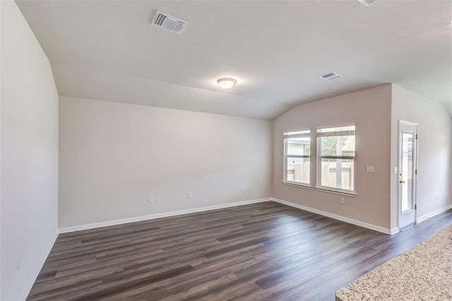 4905 Hazelnut LN, Del Valle, TX 78617