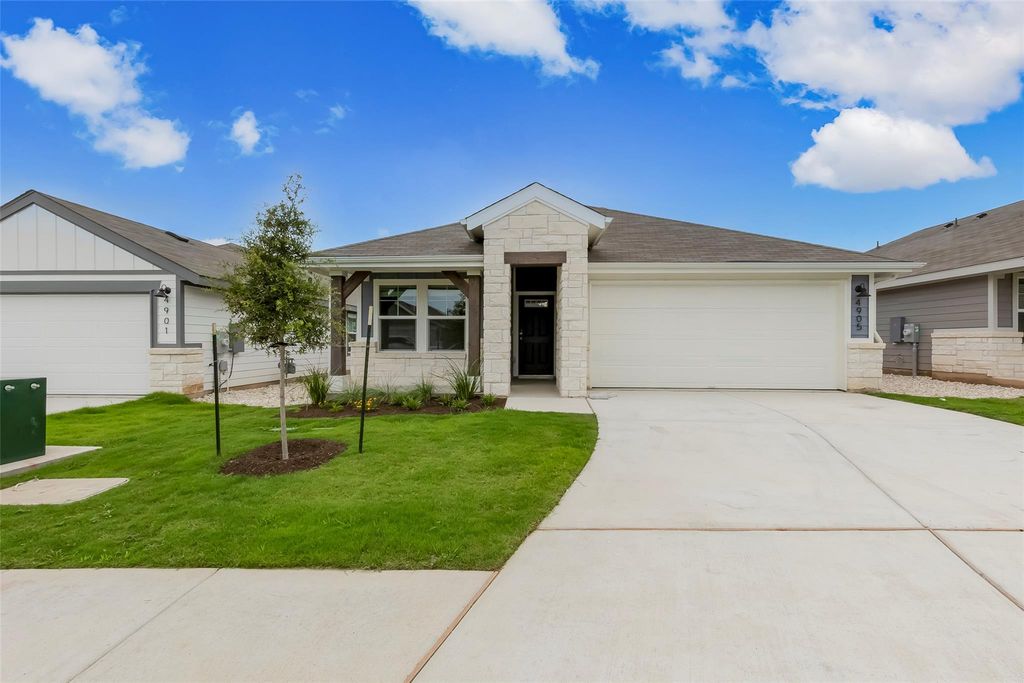 4905 Hazelnut LN, Del Valle, TX 78617