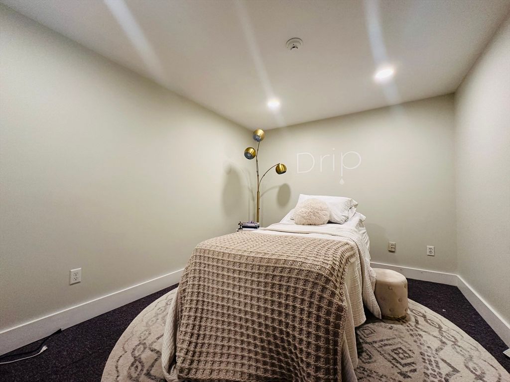 695 Wareham Street B, Middleboro, MA 02346