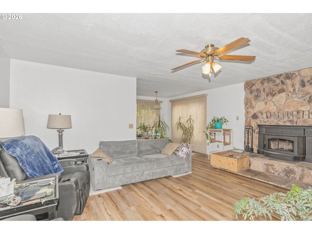 125 SUSAN St, Myrtle Creek, OR 97457