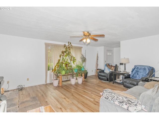 125 SUSAN St, Myrtle Creek, OR 97457