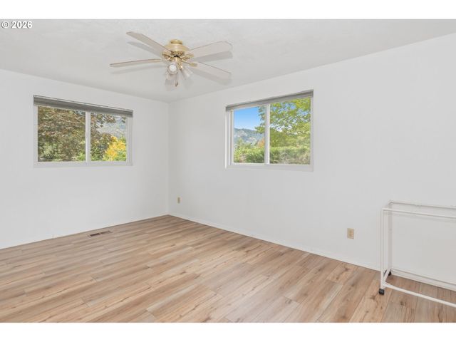 125 SUSAN St, Myrtle Creek, OR 97457