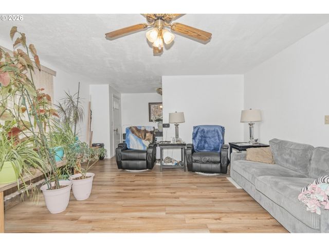 125 SUSAN St, Myrtle Creek, OR 97457