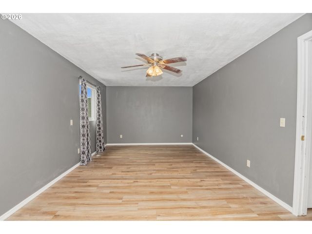 125 SUSAN St, Myrtle Creek, OR 97457