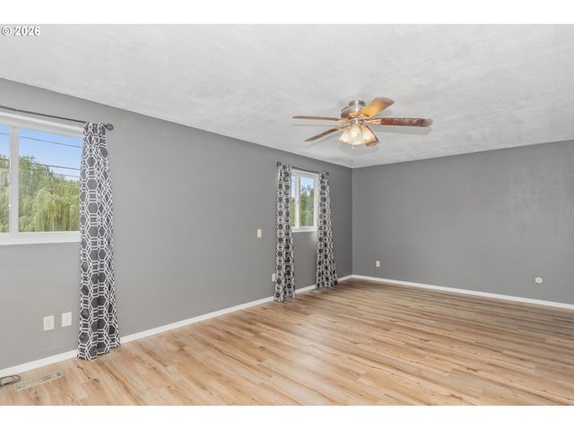 125 SUSAN St, Myrtle Creek, OR 97457