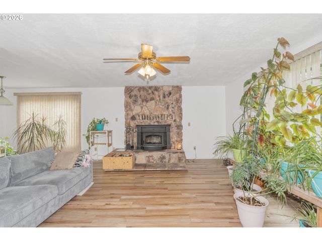 125 SUSAN St, Myrtle Creek, OR 97457