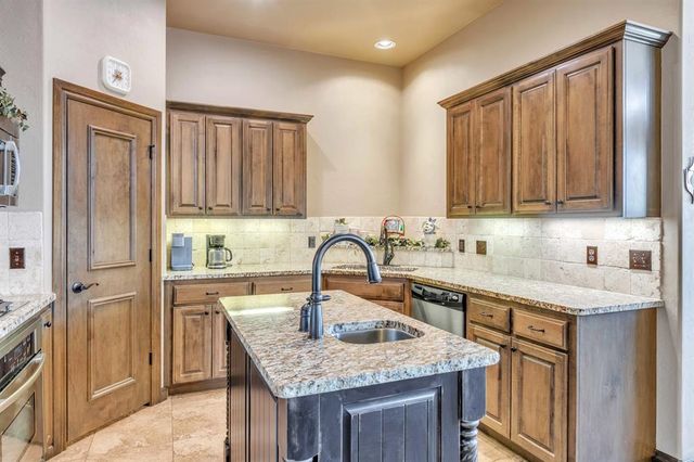 508 Old Home Place, Yukon, OK 73099