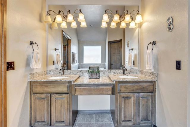 508 Old Home Place, Yukon, OK 73099