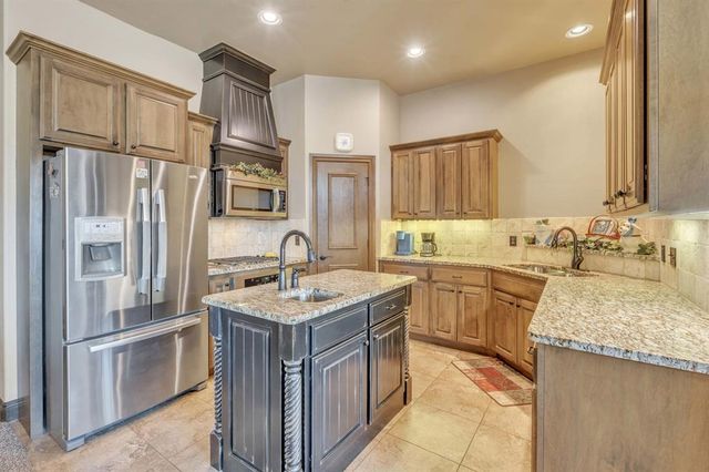 508 Old Home Place, Yukon, OK 73099