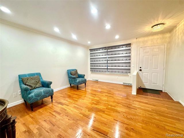 2868 Groves Drive, Sterling Heights, MI 48310