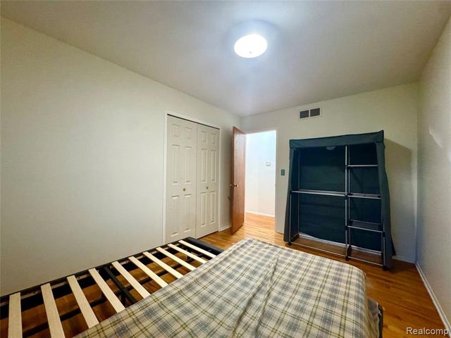 2868 Groves Drive, Sterling Heights, MI 48310