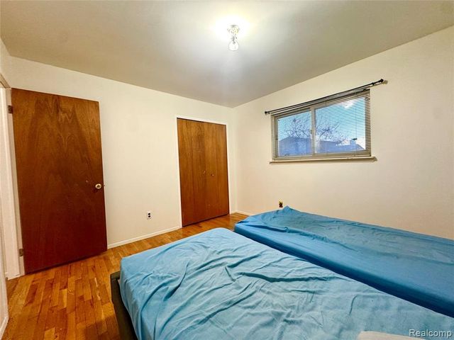 2868 Groves Drive, Sterling Heights, MI 48310