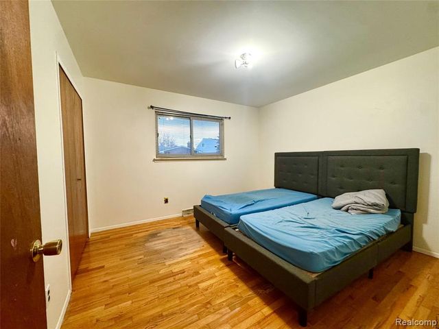 2868 Groves Drive, Sterling Heights, MI 48310