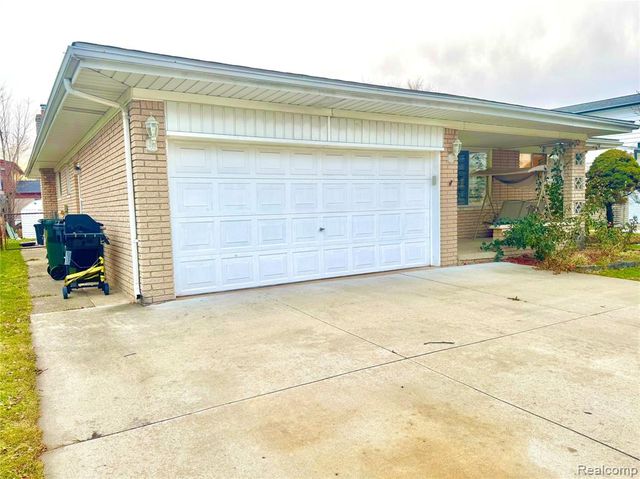 2868 Groves Drive, Sterling Heights, MI 48310