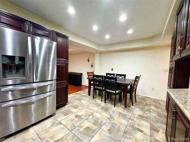 2868 Groves Drive, Sterling Heights, MI 48310