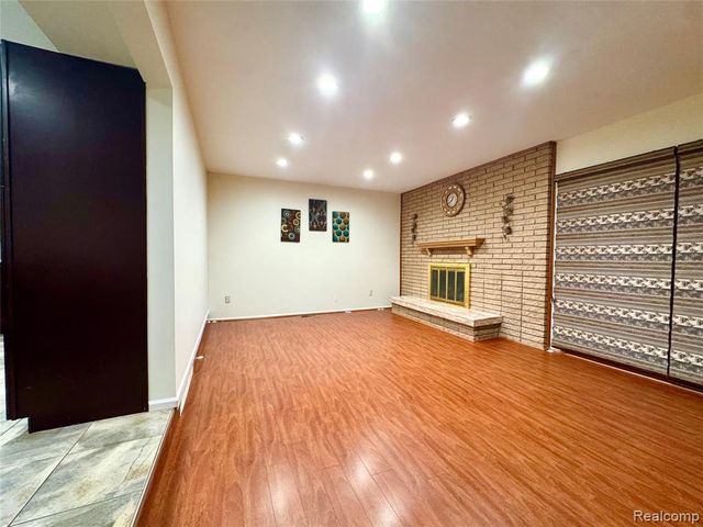 2868 Groves Drive, Sterling Heights, MI 48310