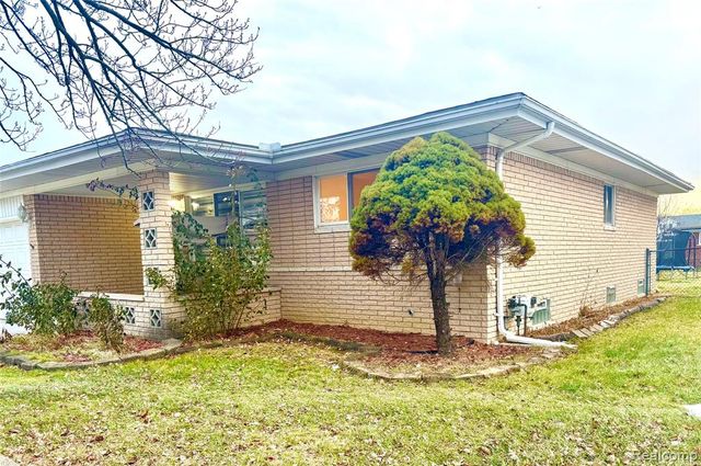 2868 Groves Drive, Sterling Heights, MI 48310