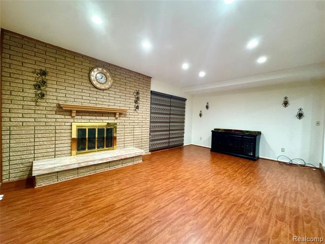 2868 Groves Drive, Sterling Heights, MI 48310