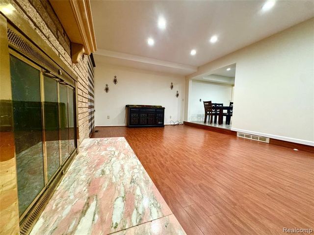 2868 Groves Drive, Sterling Heights, MI 48310