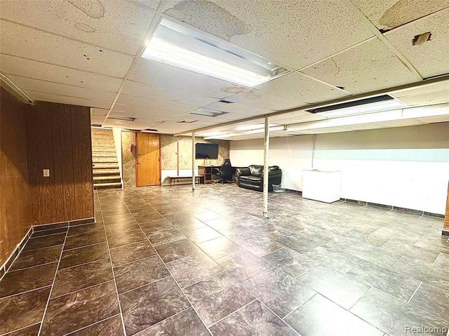 2868 Groves Drive, Sterling Heights, MI 48310