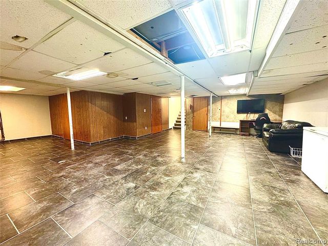 2868 Groves Drive, Sterling Heights, MI 48310