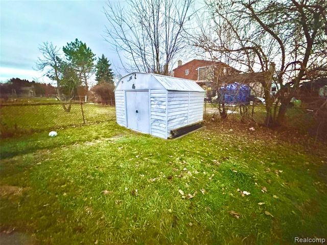 2868 Groves Drive, Sterling Heights, MI 48310