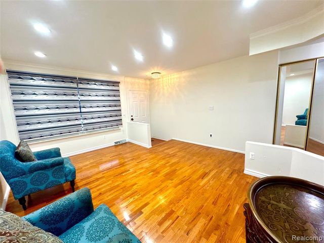 2868 Groves Drive, Sterling Heights, MI 48310