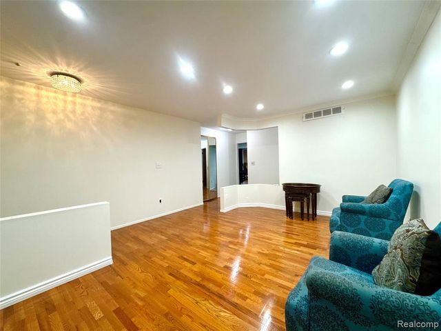 2868 Groves Drive, Sterling Heights, MI 48310