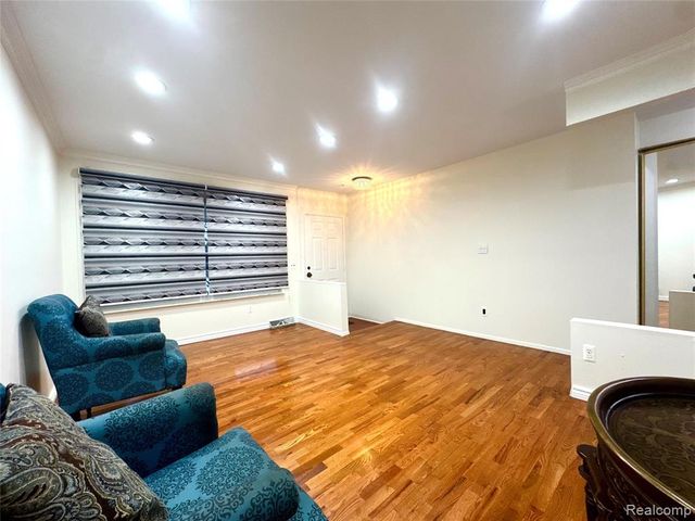 2868 Groves Drive, Sterling Heights, MI 48310