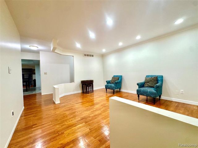 2868 Groves Drive, Sterling Heights, MI 48310