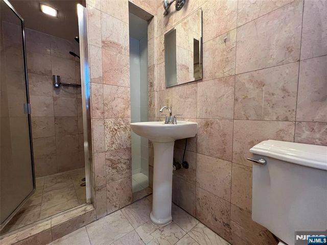 2463 2nd Street, Fort Lee, NJ 07024