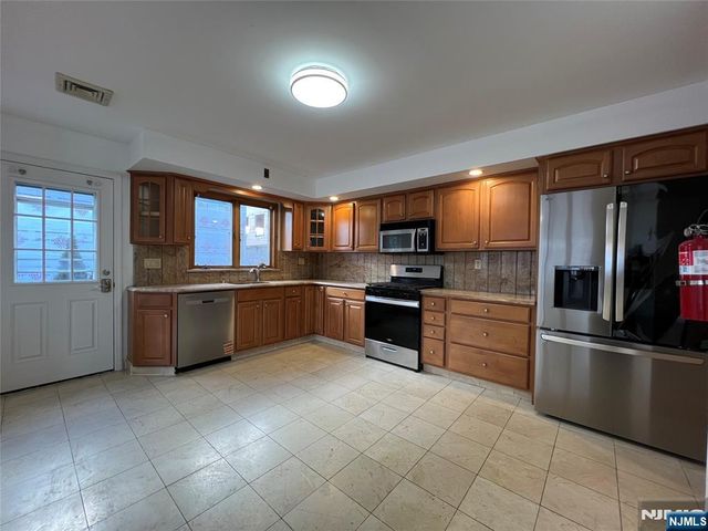 2463 2nd Street, Fort Lee, NJ 07024