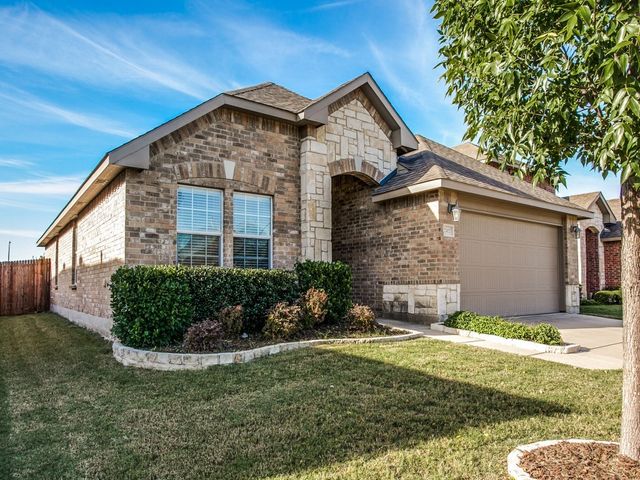 2412 Clairborne Drive, Fort Worth, TX 76177