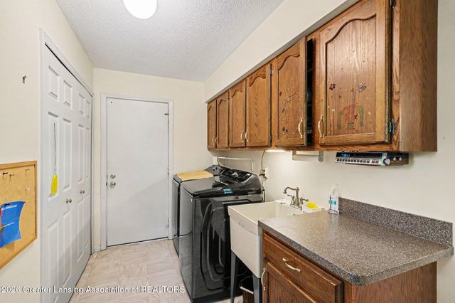 5836 Wood Valley Drive, Haslett, MI 48840