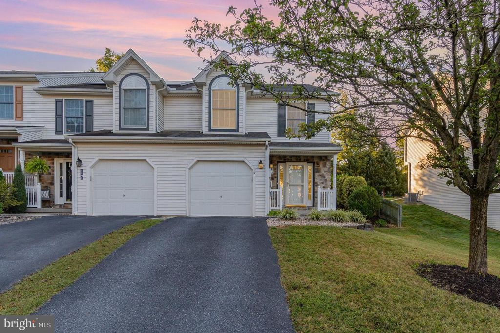 15 KEEFER WAY, Mechanicsburg, PA 17055