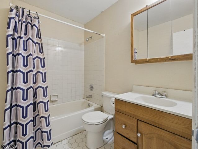33 Avebury Pl, Franklin Twp., NJ 08873