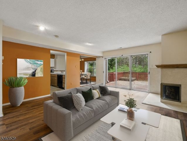 33 Avebury Pl, Franklin Twp., NJ 08873
