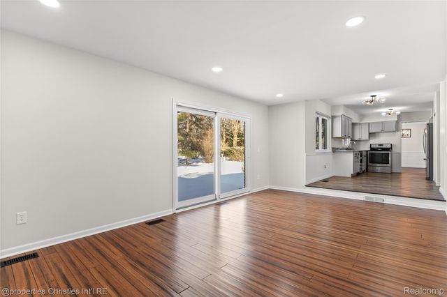 3715 Ledge Drive, Troy, MI 48084