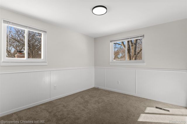 3715 Ledge Drive, Troy, MI 48084