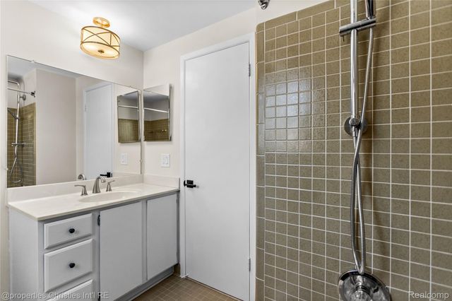 3715 Ledge Drive, Troy, MI 48084