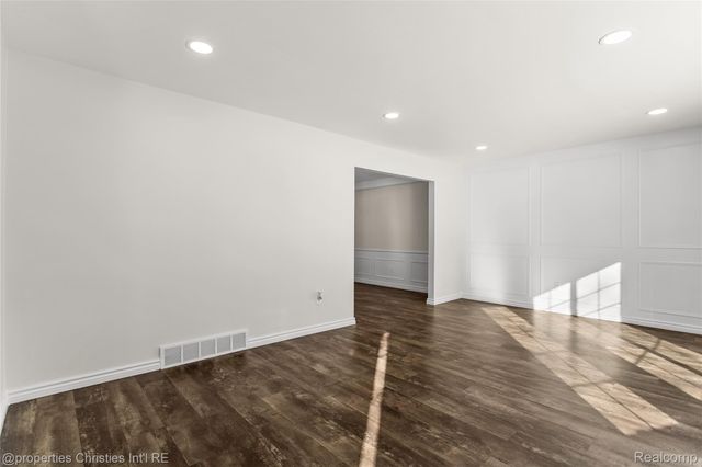 3715 Ledge Drive, Troy, MI 48084