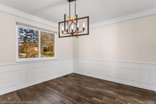 3715 Ledge Drive, Troy, MI 48084