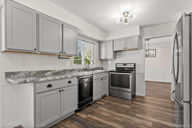 3715 Ledge Drive, Troy, MI 48084