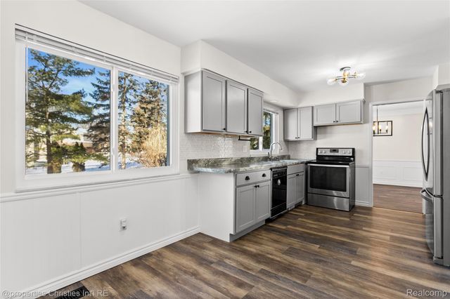 3715 Ledge Drive, Troy, MI 48084