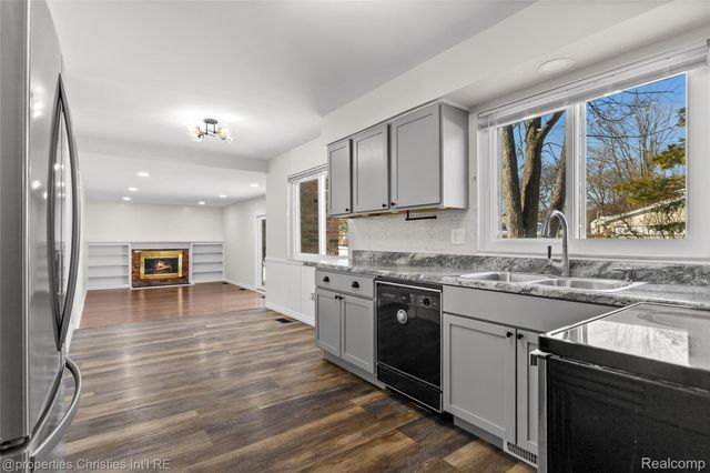 3715 Ledge Drive, Troy, MI 48084