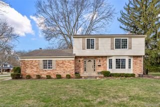 3715 Ledge Drive, Troy, MI 48084